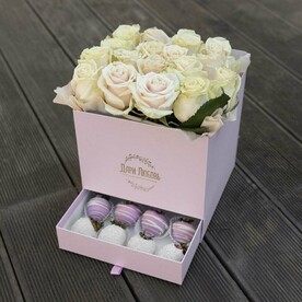 Шкатулка 17 роз 16 клубник