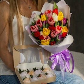 8 марта Комбо Весна: тюльпан 25 + 8 клубник в шоколаде