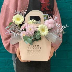 Композиция из герберы и хризантемы