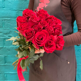 Букет из 15 красных роз 60 см
