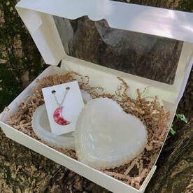 Подарочный бокс с кулоном «месяц»