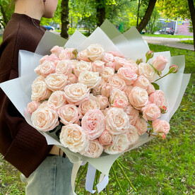 Кустовые пионовидные розы Bombastic