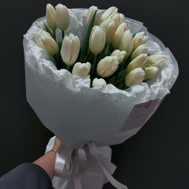 Букет белых тюльпанов