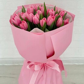 Букет из 25 Розовых Тюльпанов 🌷