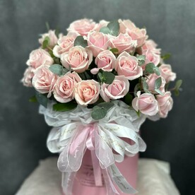 Нежная коробка с розами