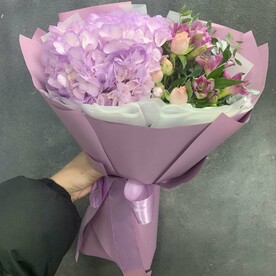 Нежное сочетание Гортензии и Альстромерии