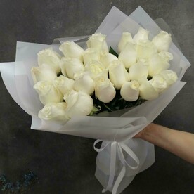 Букет из 21 белых роз