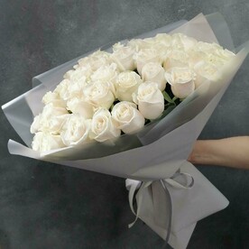 41 белых роз