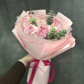 Букет нежных эквадорских роз