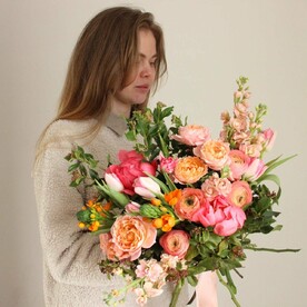 Букет с пионами и маттиолой - Заказать букет с доставкой