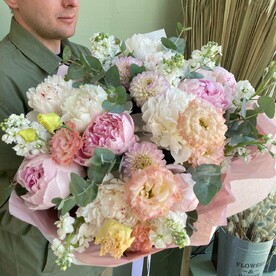 Пионы, маттиола, эустома - Заказать букет с пионами доставка