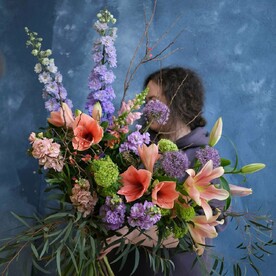 Дельфиниум, маттиола, амариллисы и ветви