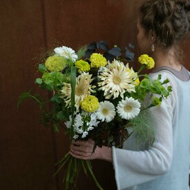 Кудрявые герберы, флоксы и имеретинский шафран - Летний букет с доставкой СПб