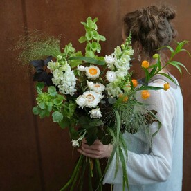 Златоцвет, львиный зев, ирландские колокольчики - Летний букет с доставкой СПб