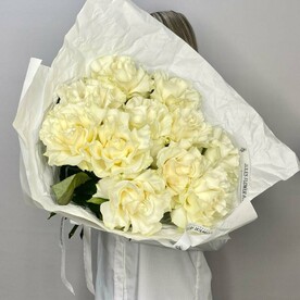 «Персея» букет из белых французских роз Мондиаль