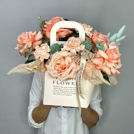 « Персиковый шейк» Цветы в коробке