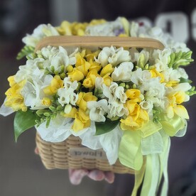 Ароматная весенняя корзиночка с фрезией