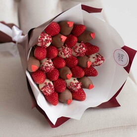Букет из клубники в шоколаде "Мон Амур" - S