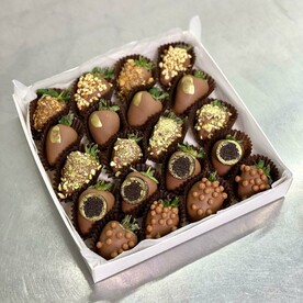 Ассорти клубники в шоколаде «Орейон» 12-16 крупных ягод