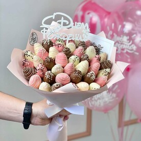 Букет из клубники в шоколаде «Монруж» - М