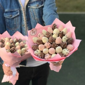 Букет из клубники в шоколаде «Монруж» - S