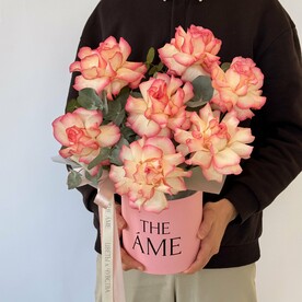 Цветы в коробке из французских роз 7шт