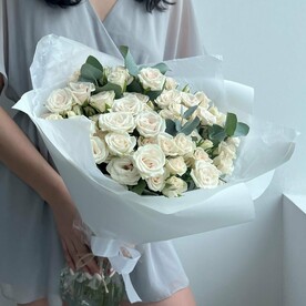 15 кремовых кустовых роз (Букет №18)
