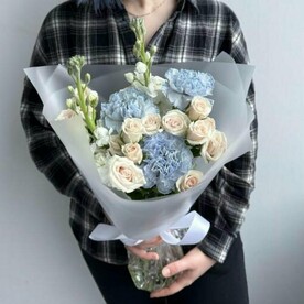 Букет-комплимент с кремовой кустовой розой (N 110)