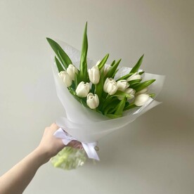 Букет из 15 белых тюльпанов