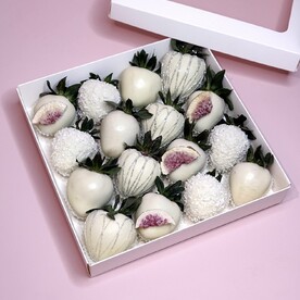 Набор клубники в шоколаде Cloud