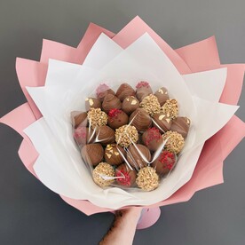 Клубника в шоколаде букет “Kitty”