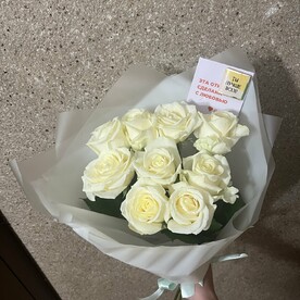 9 белых роз