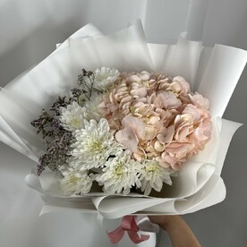 Дуо букет из гортензии и хризантемы