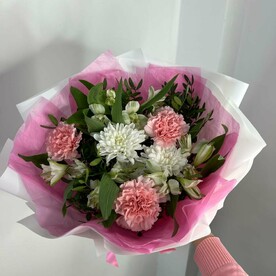 Букет из альстрамерии, диантуса и хризантемы