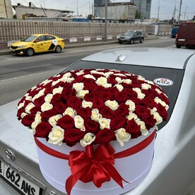 В коробке 201 Розы Микс