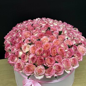 Роза в шляпной каробке