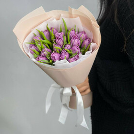 Букет из 25 сиреневых пионовидных тюльпанов