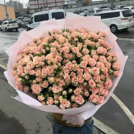 Букет из кустовых роз