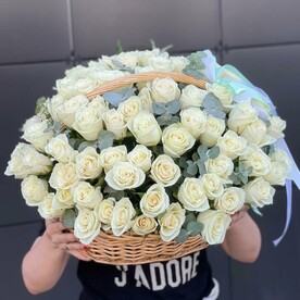 101 белая роза в коробке