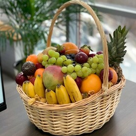 Корзина с фруктами