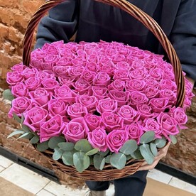 Розы в корзине