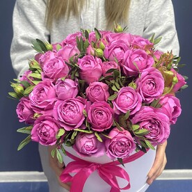 Роза мисти бабблс, Писташ, Флористическая губка, Шляпная коробка