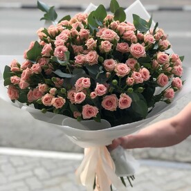 Букет из кустовых роз