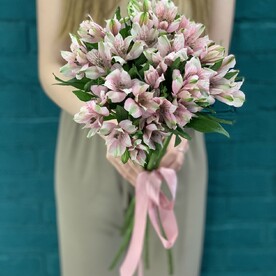 Букет 5 альстромерий