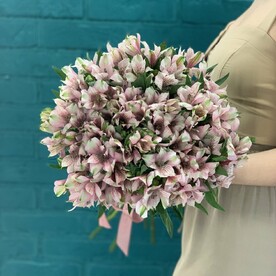 Букет 15 альстромерий