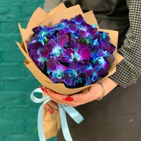 Букет из 17 синих орхидей (дендробиум)