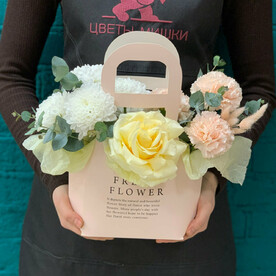 Сумочка из розы и хризантемы