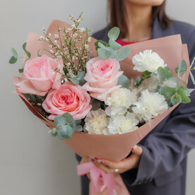 Букет из роз  и диантусов