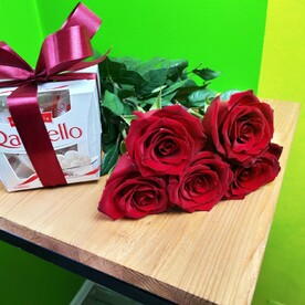 5 роз и конфеты