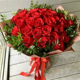 Букет из 35 роз с фисташкой